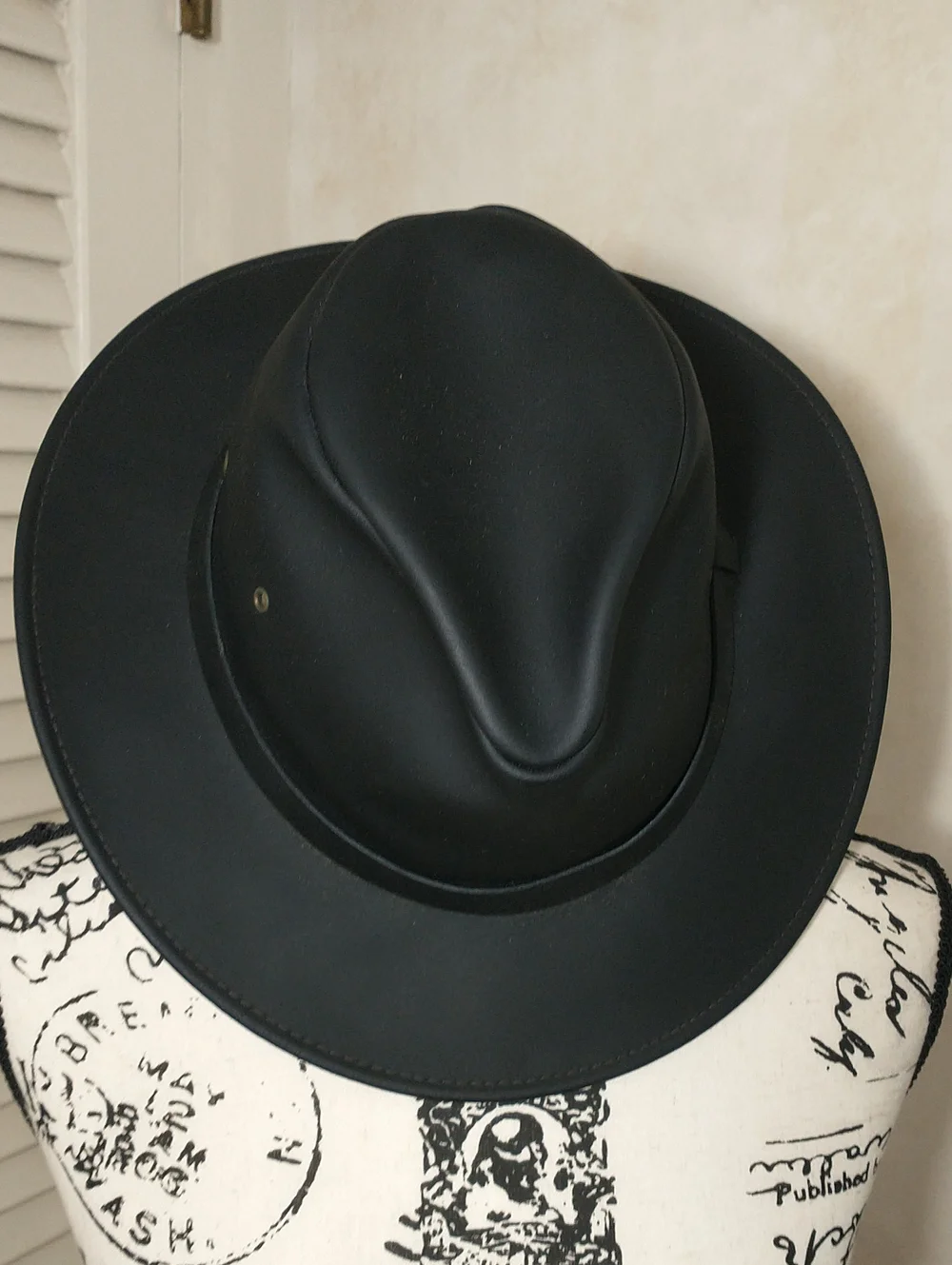 LIKE NEW Henschel Osage Leather Safari Hat, Size XL, Crushable Waxed Cowhide